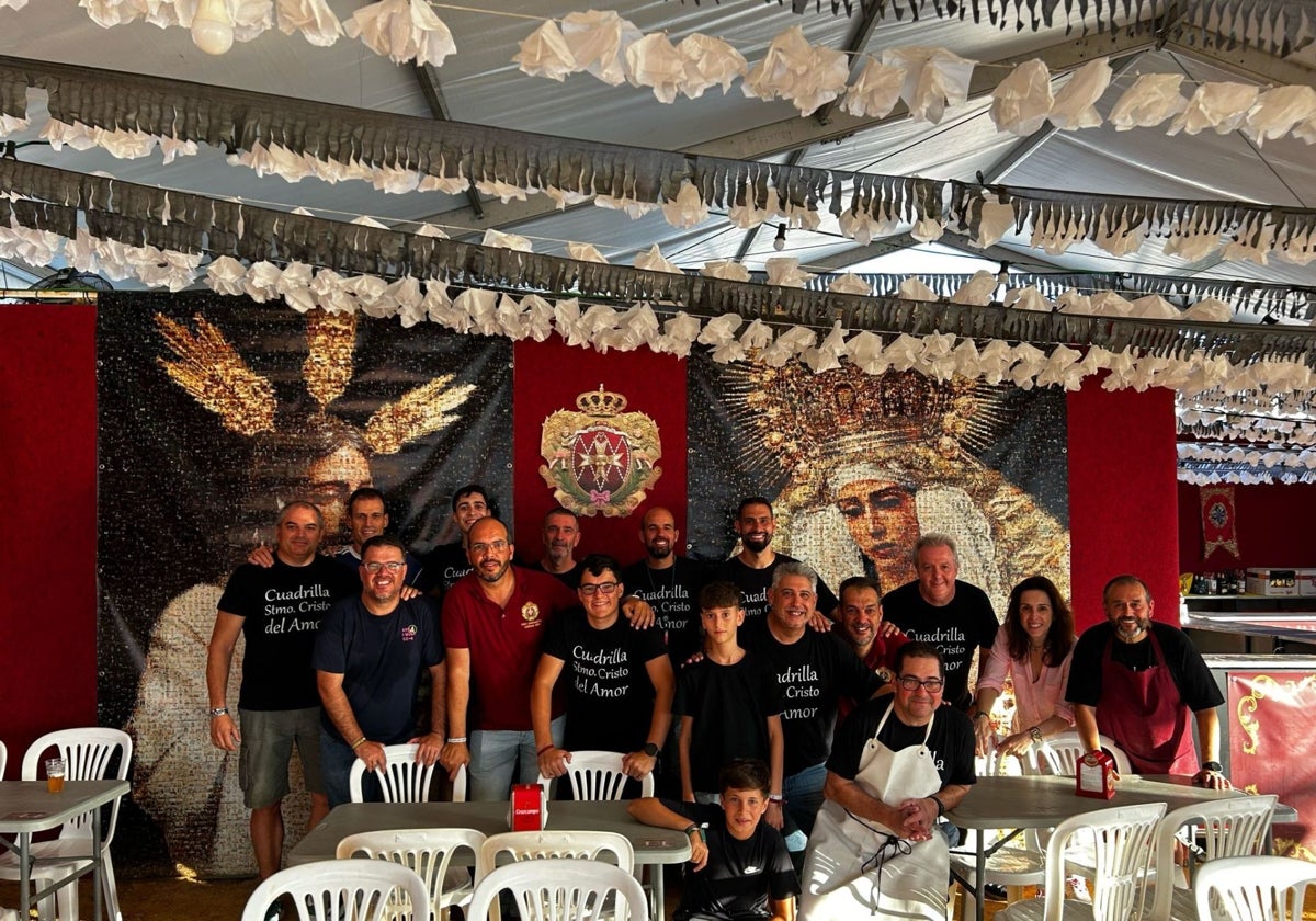 Hermanos de La Cena en su caseta
