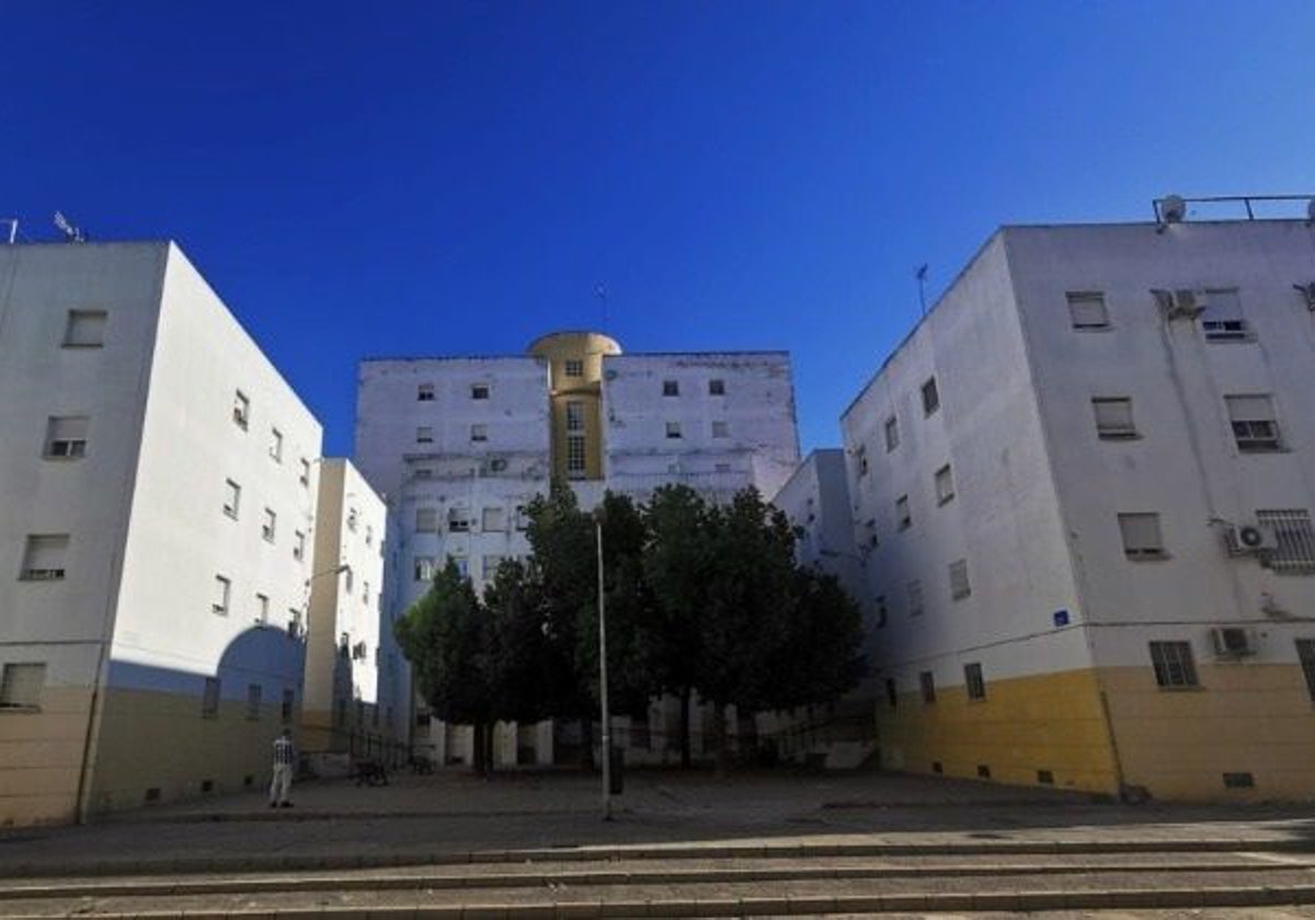 Los edificios de la plaza de los Molinos de Viento