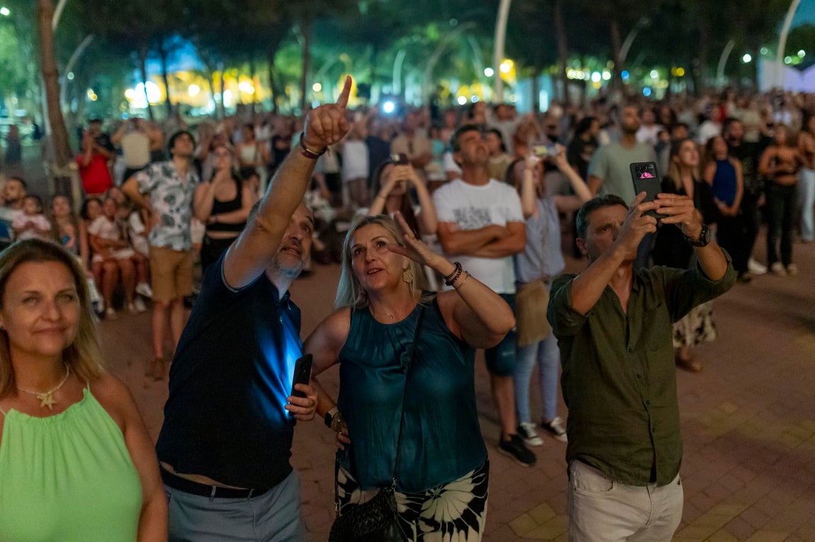 El espectáculo de fuegos artificiales que cerró las Colombinas, en imágenes