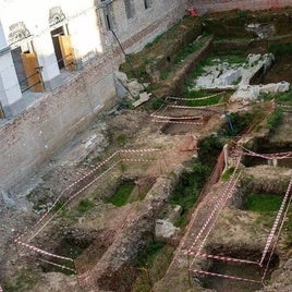 Restos tartésicos encontrados en el antiguo edificio de Hacienda de Huelva, antes de su traslado