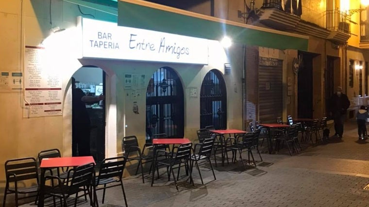 Fachada del Bar Tapería Entre Amigos