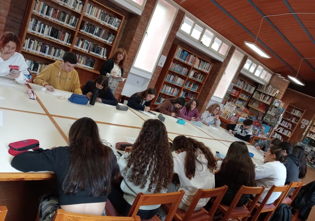 Foto de archivo de un club de lectura