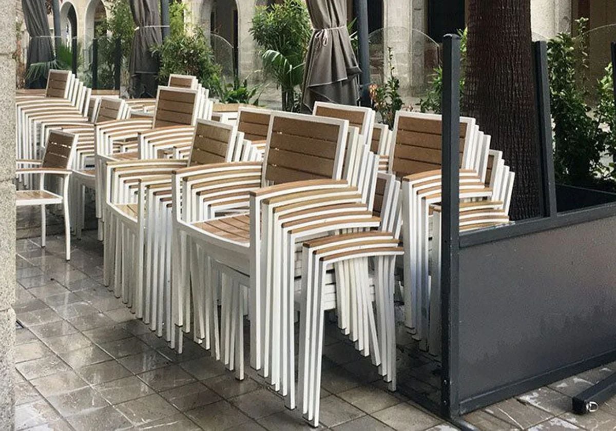 Veladores en la Gran Vía de Huelva