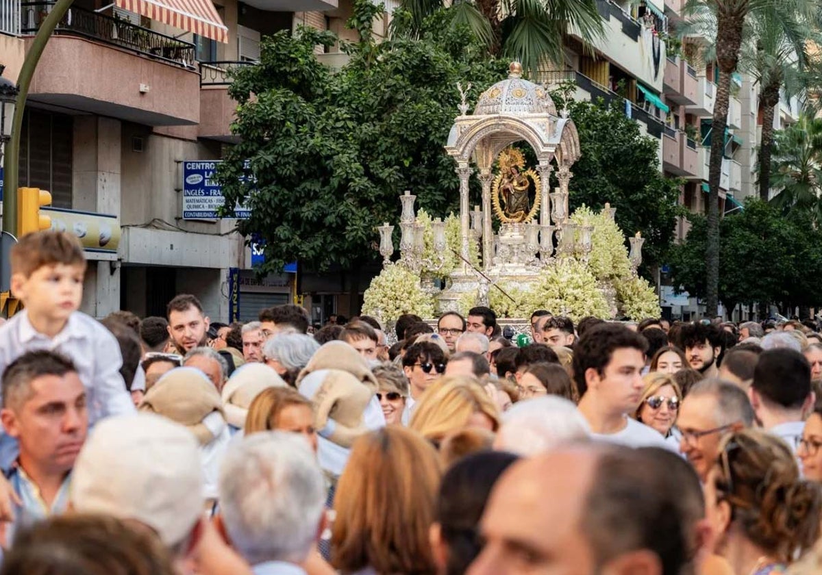 La Virgen de la Cinta en procesión por las calles de Huelva capital