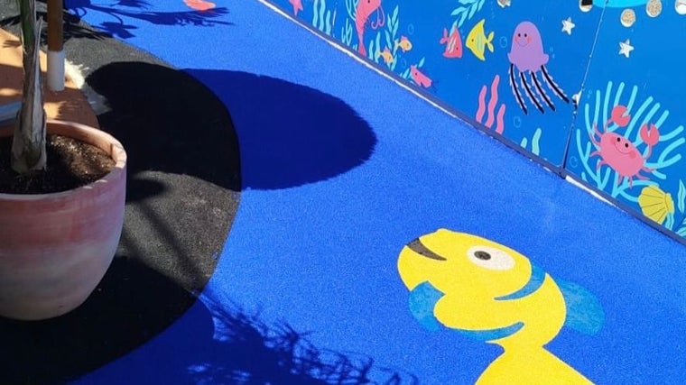 El patio está inspirado en elementos marinos