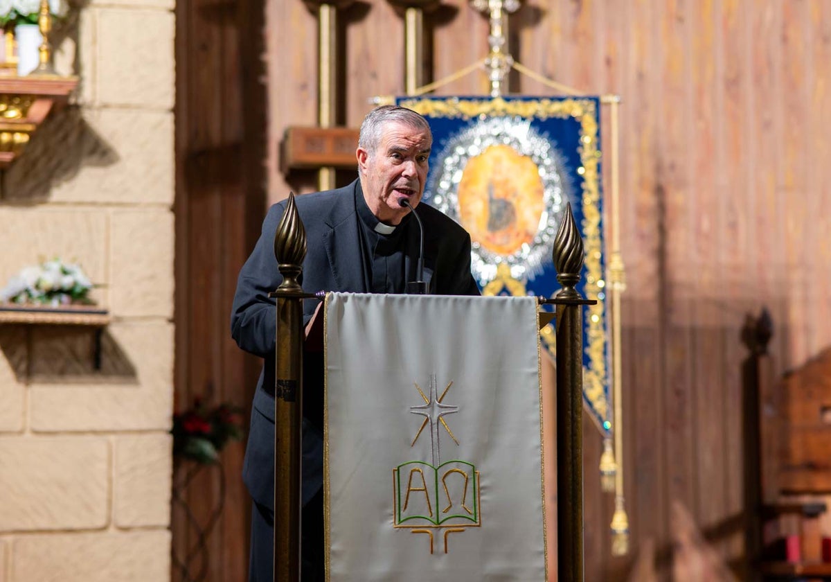 El sacerdote Feliciano Fernandez, autor del libro