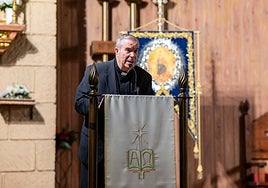 Feliciano Fernández condensa en un libro los 90 años de historia de la Parroquia del Polvorín de Huelva
