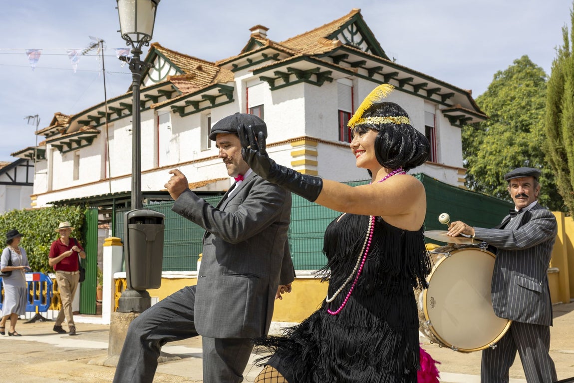 El Barrio Obrero revive los años 20 en la Feria del Legado Británico