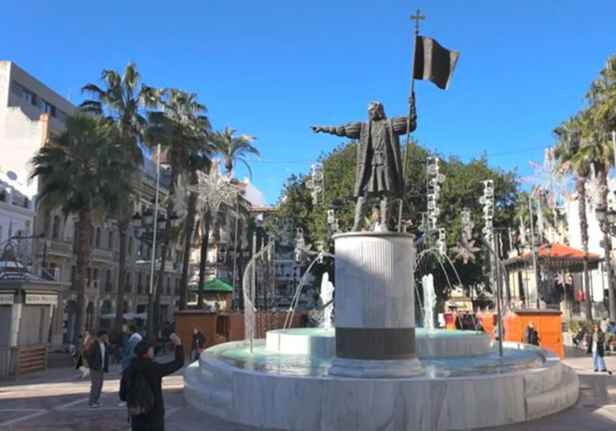 Monumento a Colón en la plaza de las Monjas