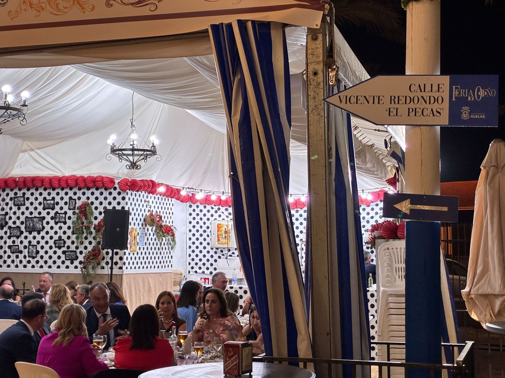 La cena del choquito frito en la Feria del Caballo de Huelva, en imágenes