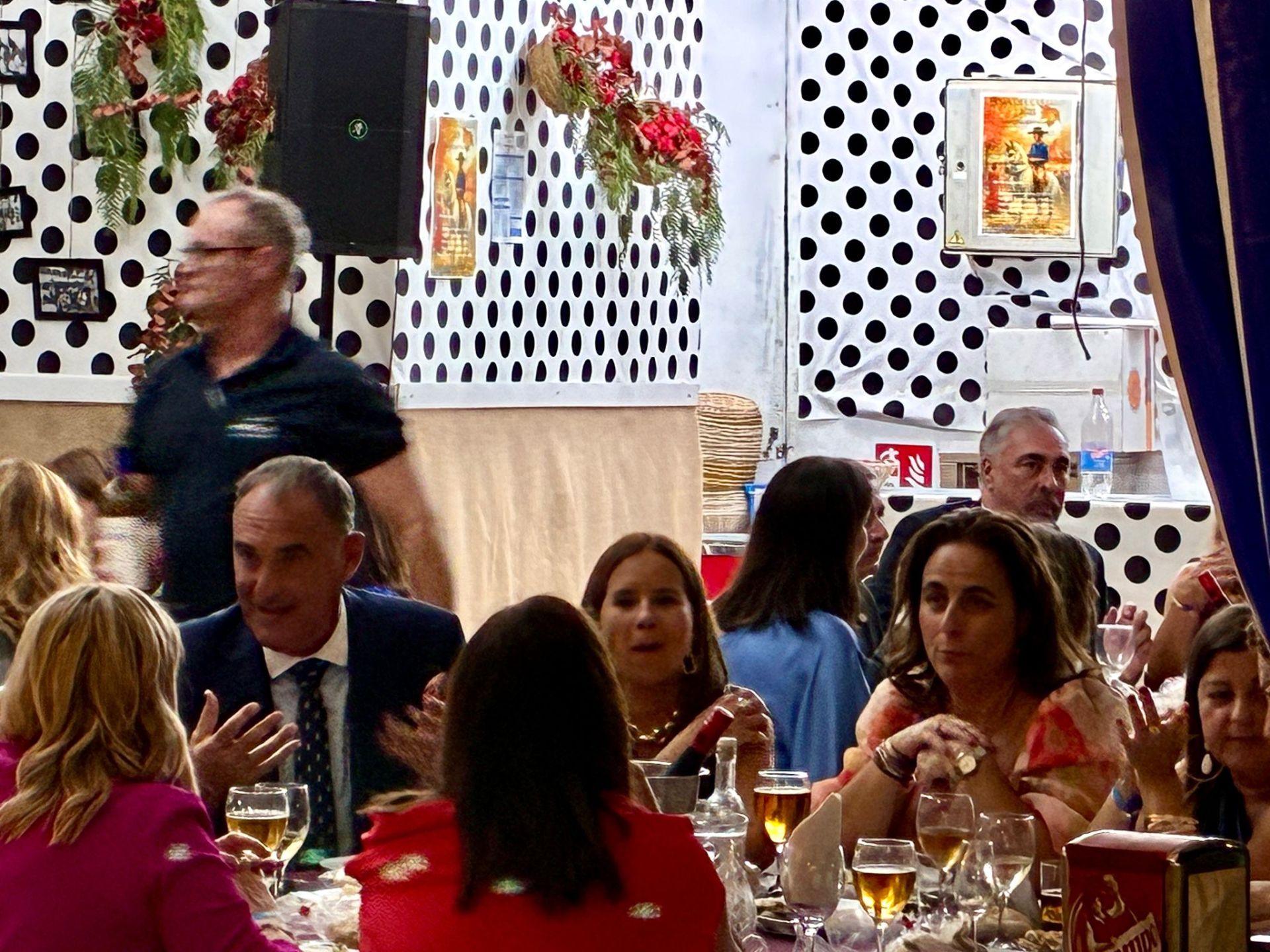 La cena del choquito frito en la Feria del Caballo de Huelva, en imágenes