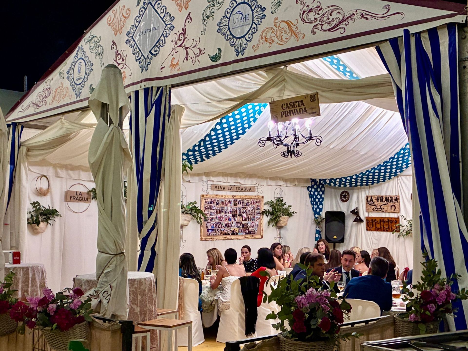 La cena del choquito frito en la Feria del Caballo de Huelva, en imágenes