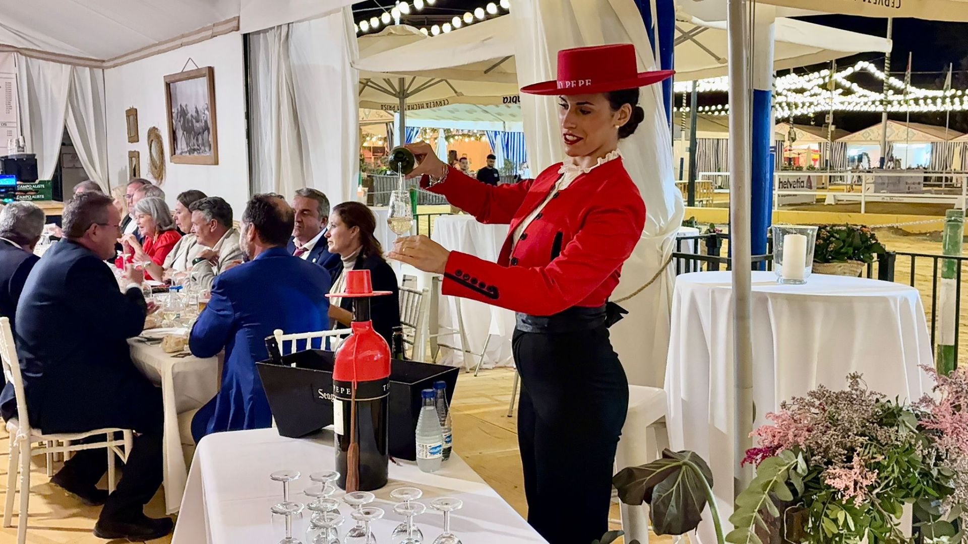 La cena del choquito frito en la Feria del Caballo de Huelva, en imágenes