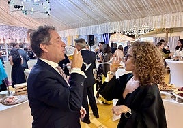 La cena del choquito frito en la Feria del Caballo de Huelva, en imágenes