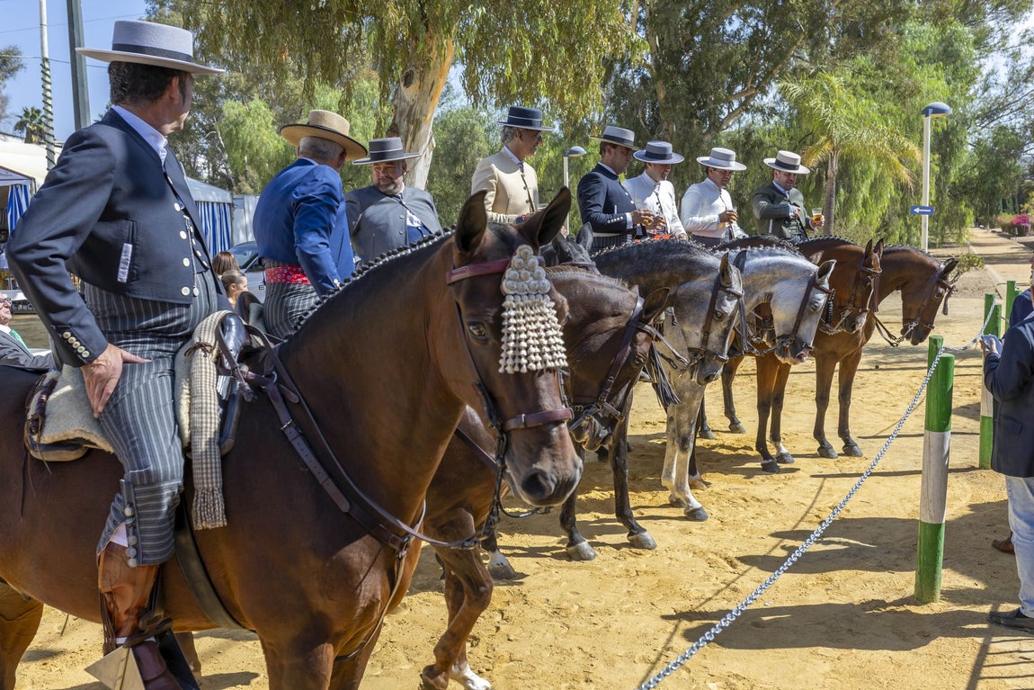 Feria del Caballo de Huelva: Las mejores imágenes de la primera jornada