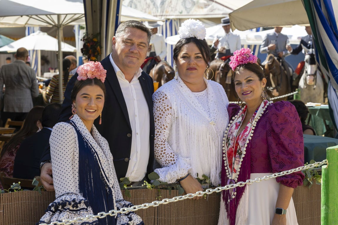 Feria del Caballo de Huelva: Las mejores imágenes de la primera jornada