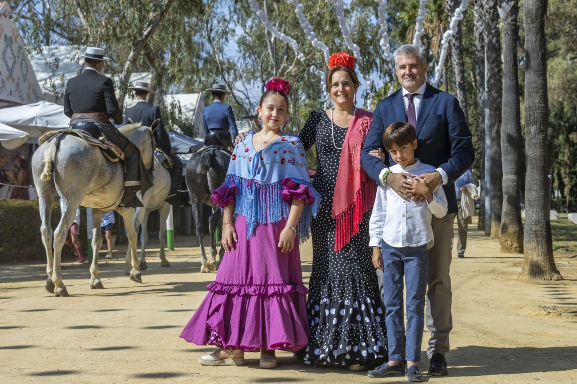 Feria del Caballo de Huelva: Las mejores imágenes de la primera jornada