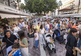 La primera jornada de la Feria del Libro de Huelva, en imágenes