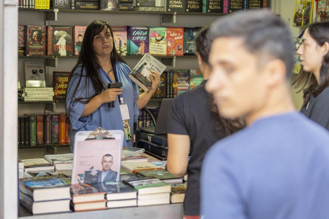 La primera jornada de la Feria del Libro de Huelva, en imágenes