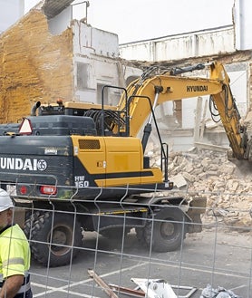 Imagen secundaria 2 - El proyecto de la Plaza Mayor de Huelva avanza con la primera demolición en el entorno