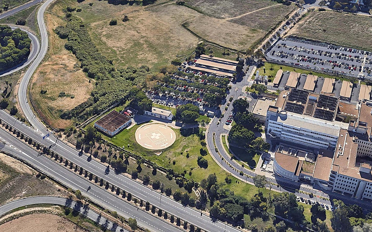 El Juan Ramón Jiménez junto a los terrenos donde irá el futuro materno infantil