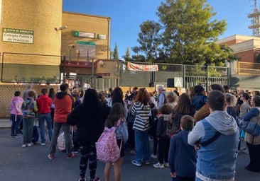 Un colegio de Huelva se moviliza tras la agresión sufrida por una maestra
