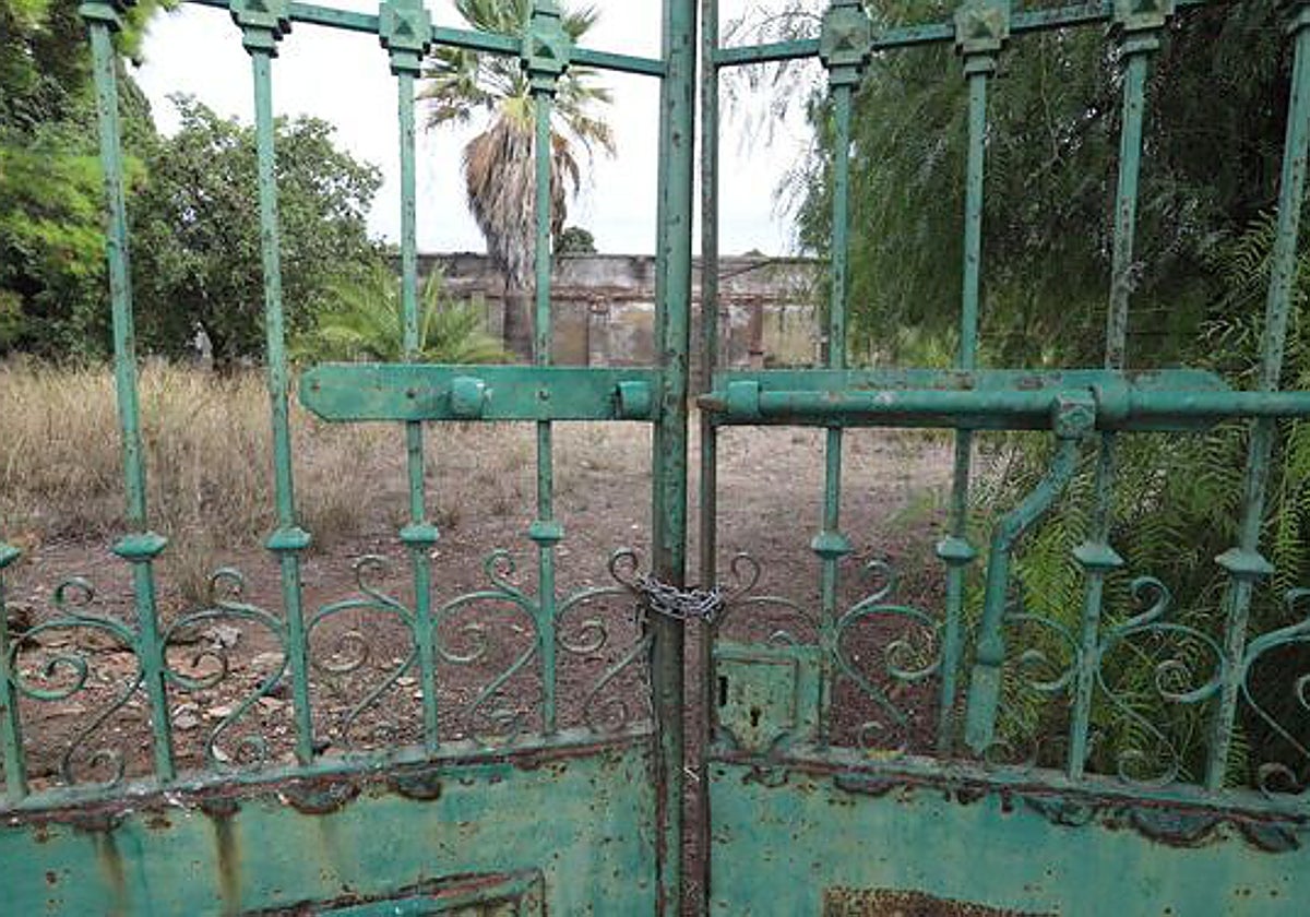 Acceso al Cementerio Británico de Huelva