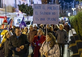 La manifestación en Huelva contra la violencia machista, en imágenes
