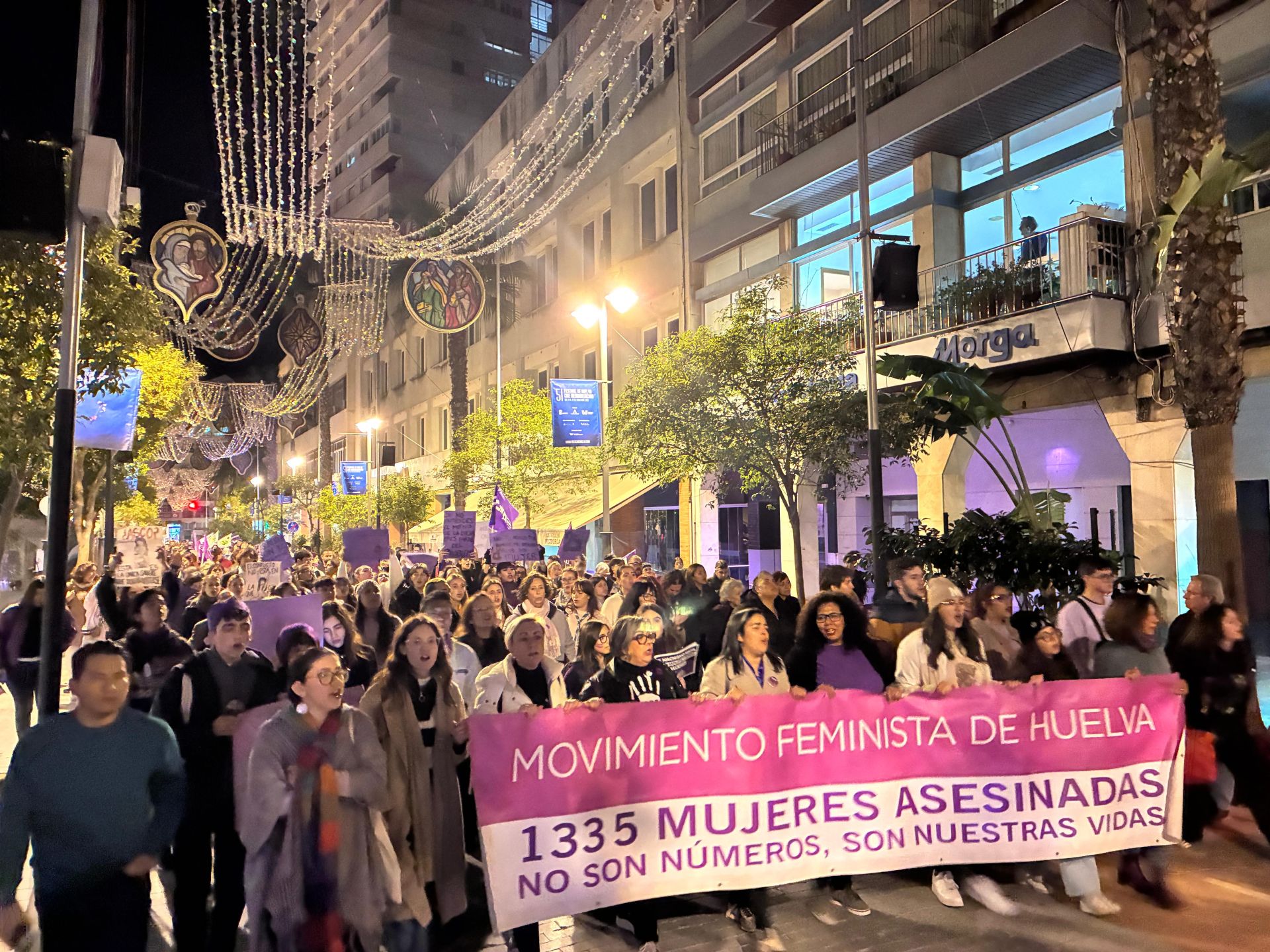 La manifestación en Huelva contra la violencia machista, en imágenes