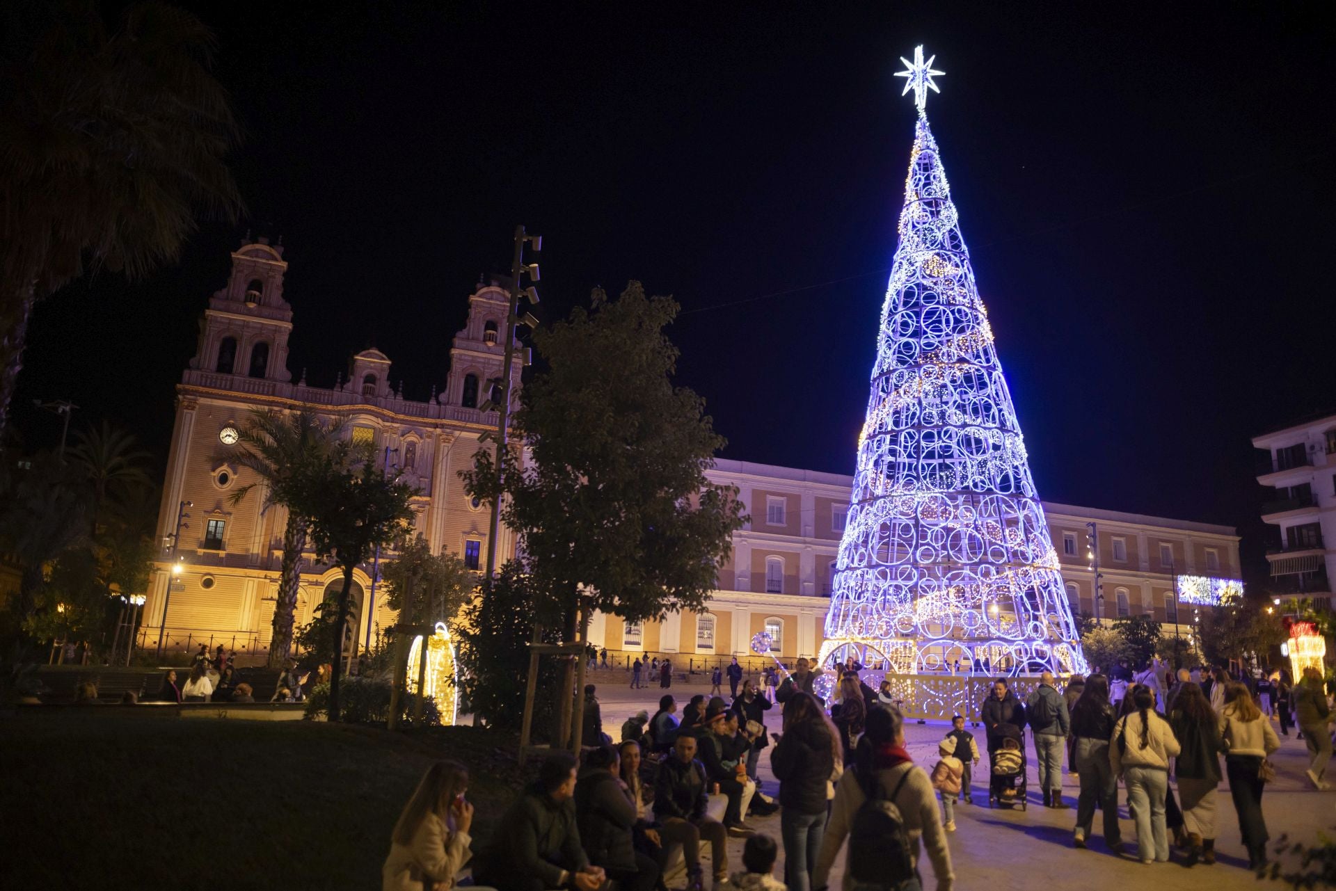 El encendido del alumbrado navideño de Huelva, en imágenes