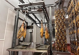 Una importante fábrica de jamones de Huelva busca trabajadores para esta Navidad y ofrecen sueldos desde 1.779 euros