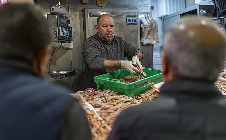 Imagen principal - Puesto de marisco Mora Correa