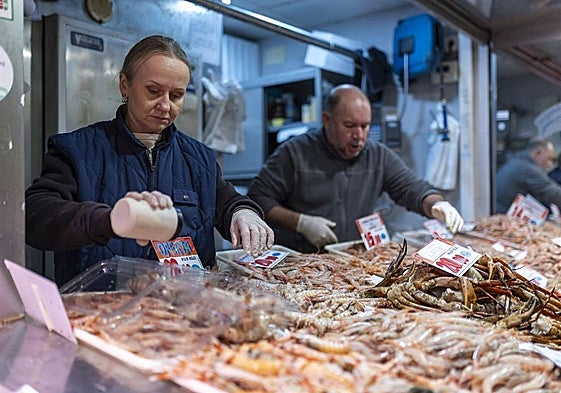 Puesto de marisco Mora Correa del Mercado del Carmen