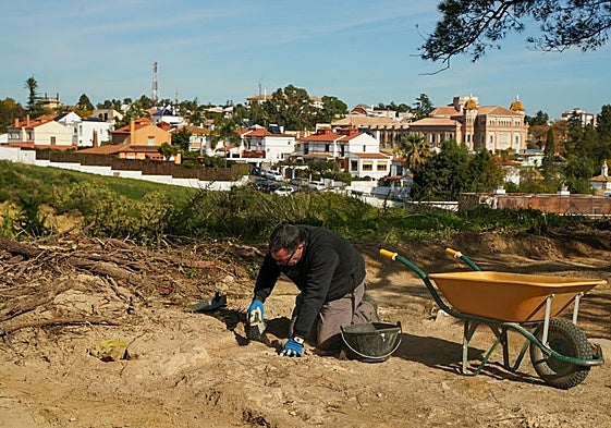Arqueólogos trabajan ya en los restos del castillo