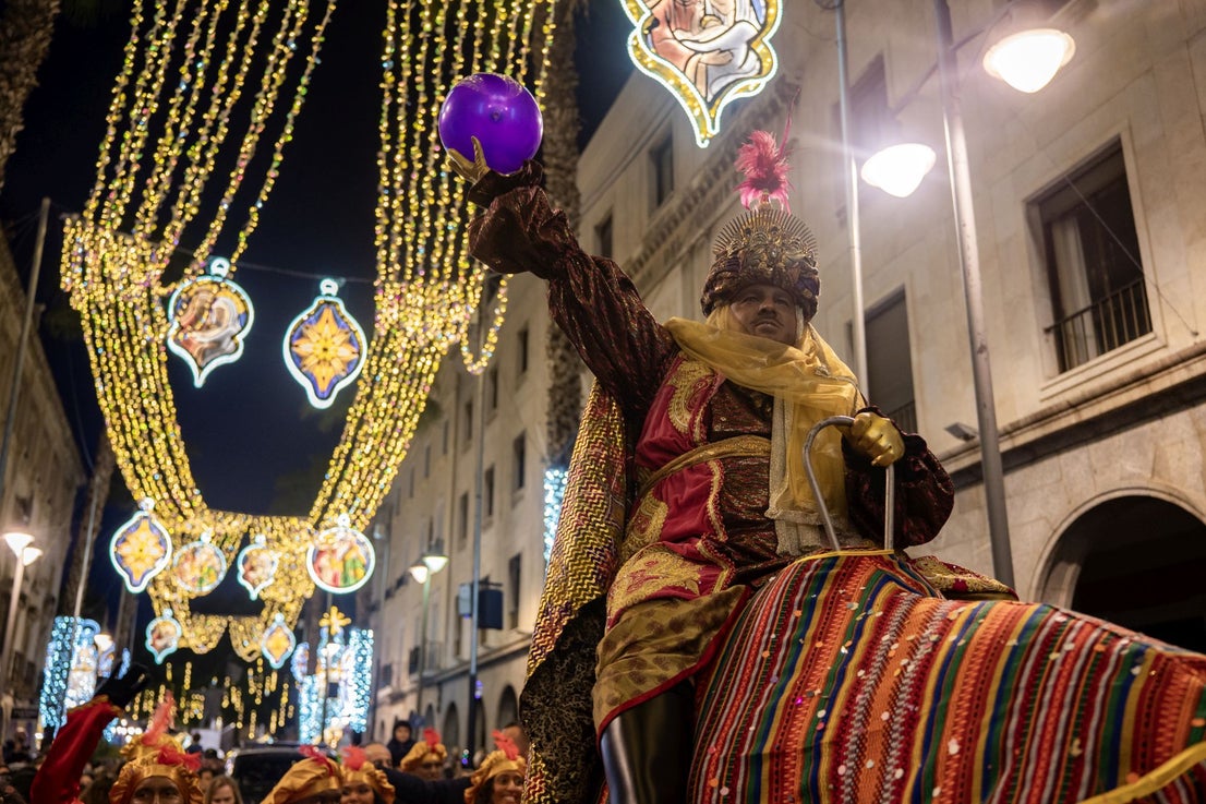 La llegada de los Reyes Magos a Huelva, en imágenes
