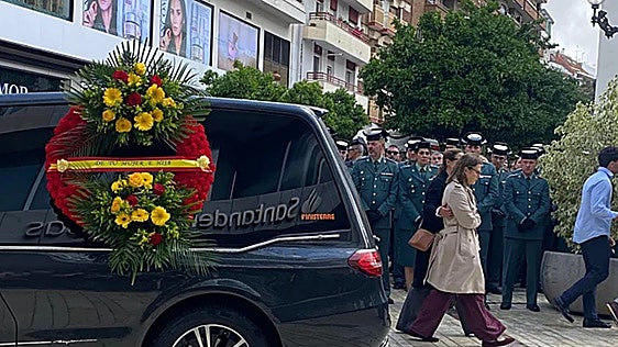 Un momento del funeral de los guardias civiles oficiado en la Iglesia de la Concepción