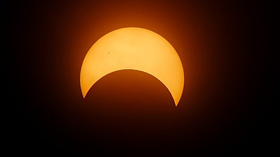 El mapa del eclipse del 12 de agosto en Huelva: a qué hora empieza, cómo se va a ver y cuánto va a durar