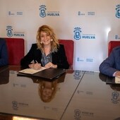 Pilar Miranda en la firma del convenio con Aspacehu
