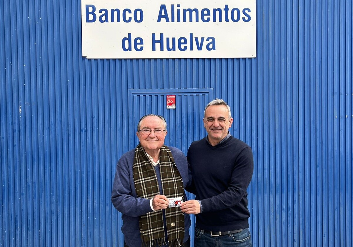Entrega de la donación de las tarjetas de combustible al Banco de Alimentos de Huelva