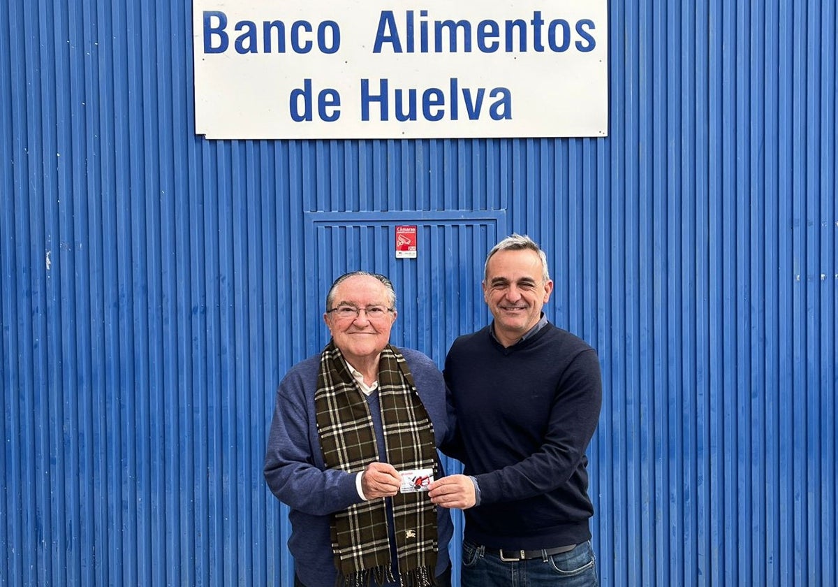 Entrega de la donación de las tarjetas de combustible al Banco de Alimentos de Huelva