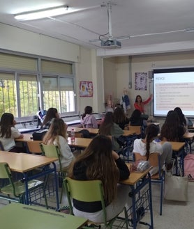 Imagen secundaria 2 - Talleres y actividades en la Asociación AFA Bollullos