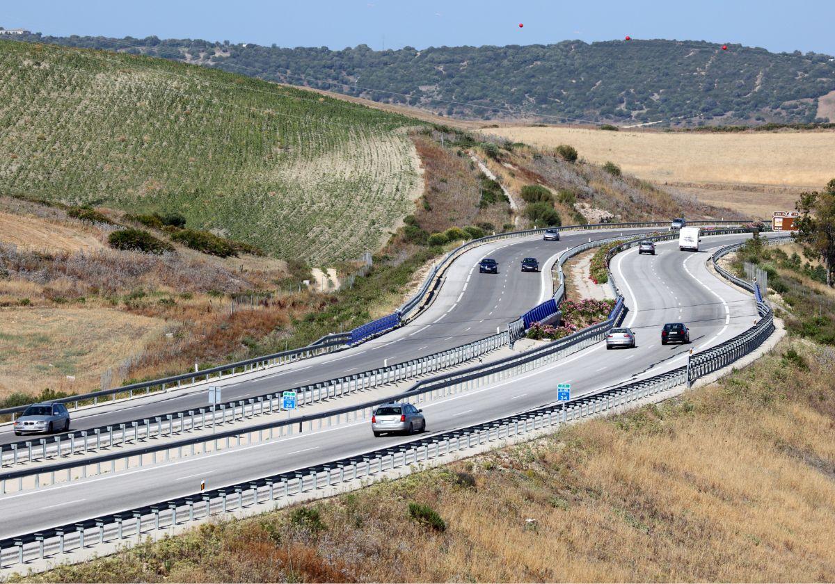 La DGT explica el significado de la nueva señal que podrás ver en las carreteras este año