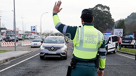 Hasta 30.000 euros: esta es la nueva multa que propone la DGT por una práctica muy habitual entre los conductores