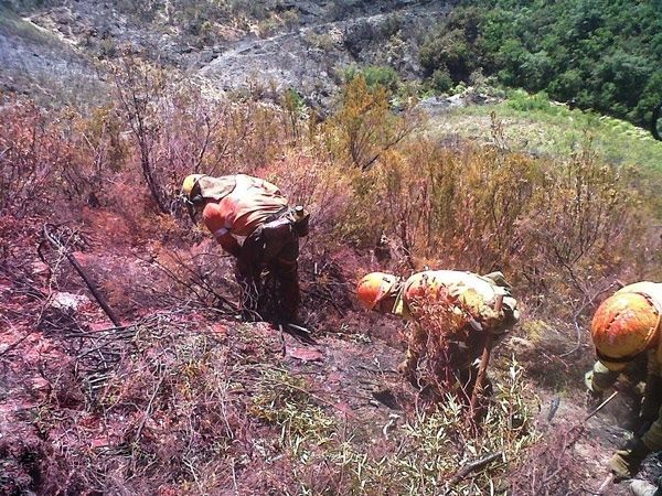 El Infoca controla el incendio de Almonaster tras más de 30 horas de lucha contra el fuego
