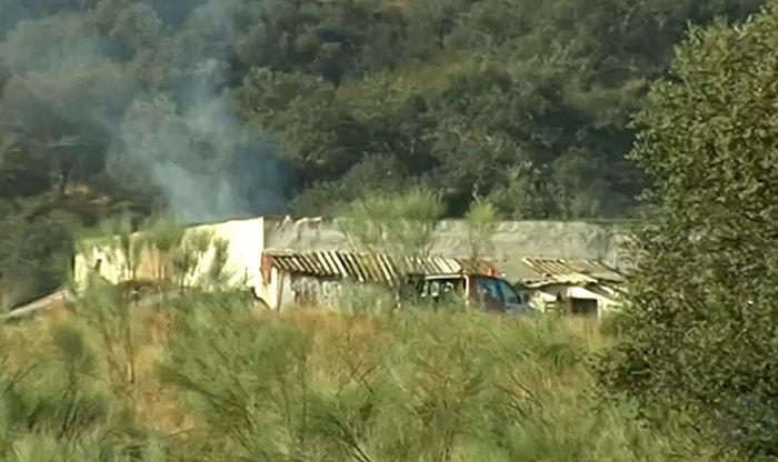 Un padre y su hija mueren en el incendio de un cortijo en Cumbres de San Bartolomé