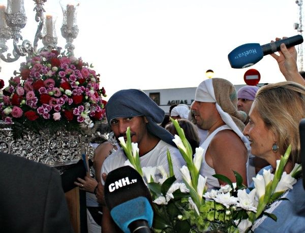 Los onubenses guían a la Virgen de la Cinta en el 50 aniversario de su patronazgo