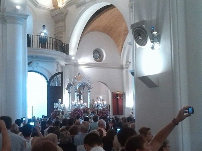 Los onubenses guían a la Virgen de la Cinta en el 50 aniversario de su patronazgo