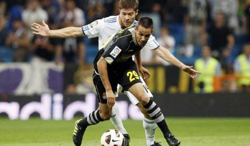 El Recre da oficialidad al fichaje del mediocentro Manu Molina por dos temporadas