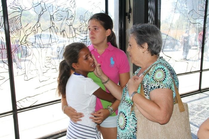 Lágrimas y buenos recuerdos en la despedida de los niños saharauis 