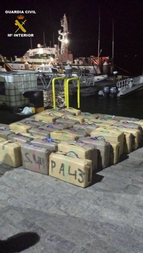 La Guardia Civil intercepta un cargamento de una tonelada y media de drogas en el Río Piedras
